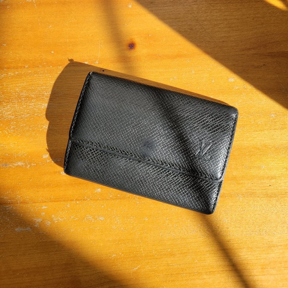 Louis Vuitton taiga key holder leather case